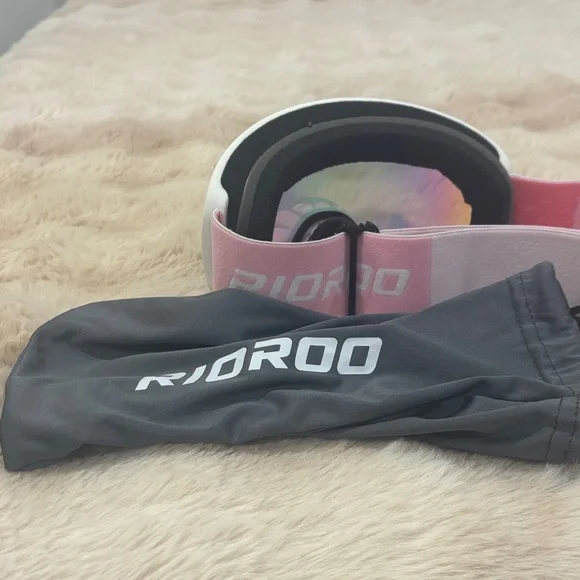 Adjustable Pink Ski Goggles - Picture 2 of 2